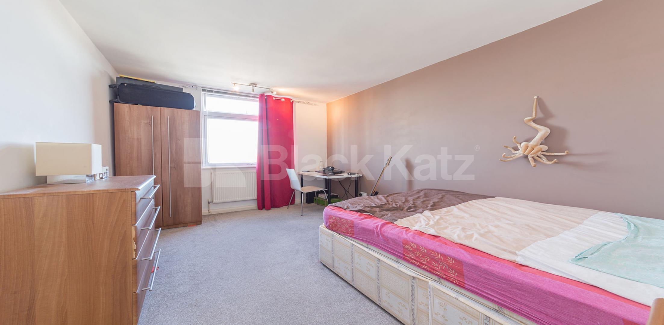 			NO TENANTS ADMINISTRATION FEES , 3 Bedroom, 1 bath, 1 reception Flat			 Shepherds Bush Green, Shepherds Bush